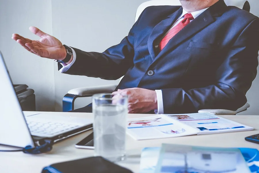 چرا باید وکیل مهاجرت انتخاب کنیم؟