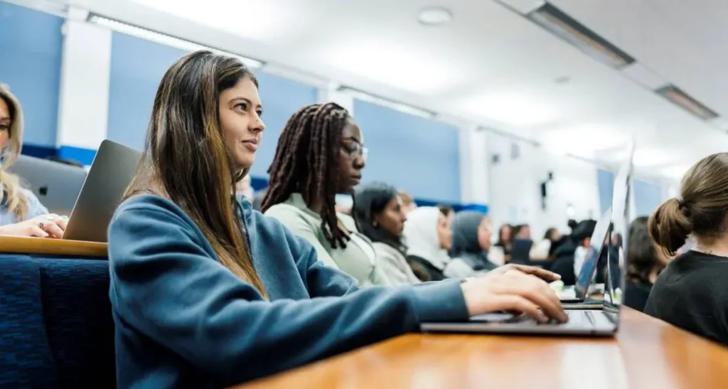 شرایط تحصیل تخصص پزشکی در انگلیس