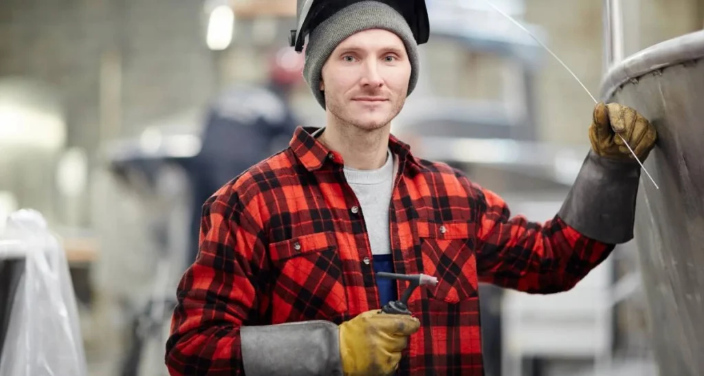 شغل جوشکاری در ایتالیا