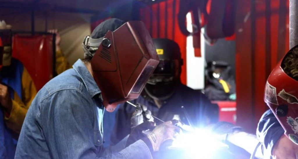 مزایای شغل جوشکاری در ایتالیا